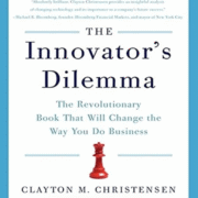 معرفی، بررسی و نقد کتاب معمای نورآور (Innovator's Dilemma) از کلیتون کریستنسن